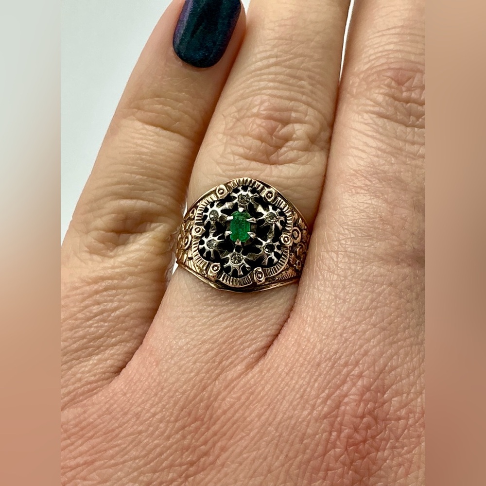 Antique 14K Y Gold Floral Emerald & Diamond Hand Engraved Vintage Estate Ring